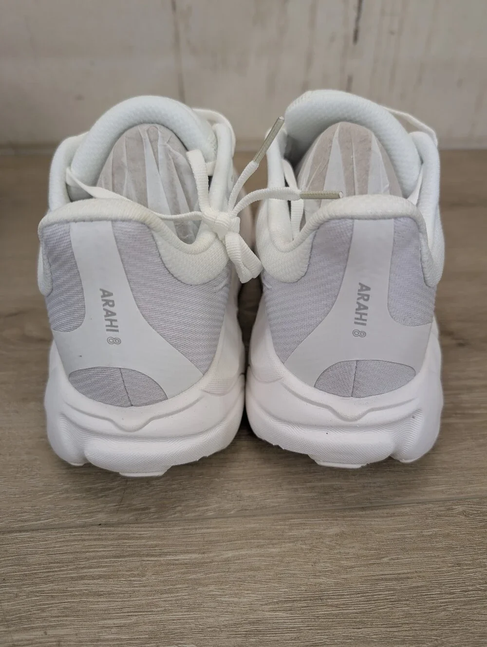 HOKA One One Arahi 8 Triple White Men's Size 9.5 EE Brand NEW